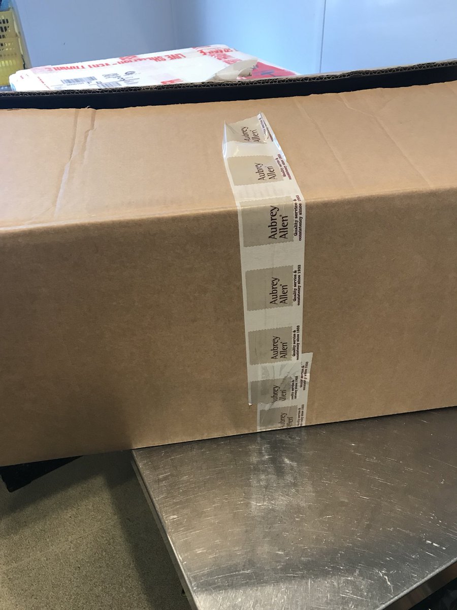 DBlandladyx's tweet photo. Friday deliveries, but @AubreyAllen leading the way #nopolystyrene 👏👏🙌 thank you https://t.co/eWRYw9DXmS