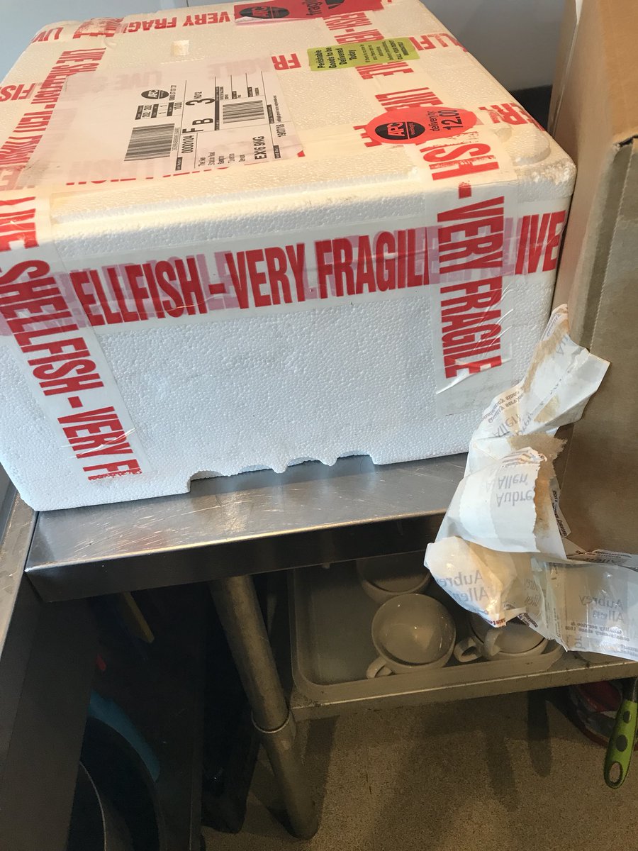 DBlandladyx's tweet photo. Friday deliveries, but @AubreyAllen leading the way #nopolystyrene 👏👏🙌 thank you https://t.co/eWRYw9DXmS