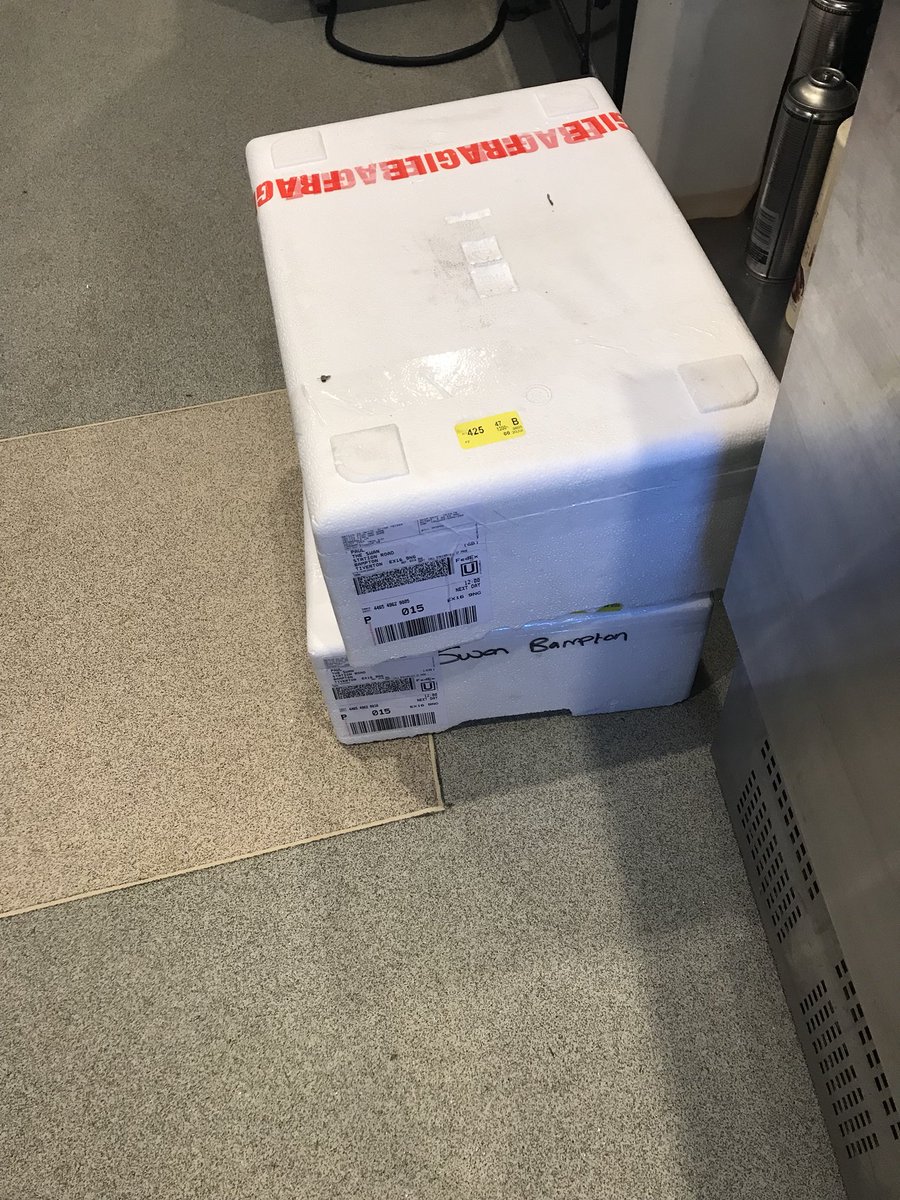 DBlandladyx's tweet photo. Friday deliveries, but @AubreyAllen leading the way #nopolystyrene 👏👏🙌 thank you https://t.co/eWRYw9DXmS