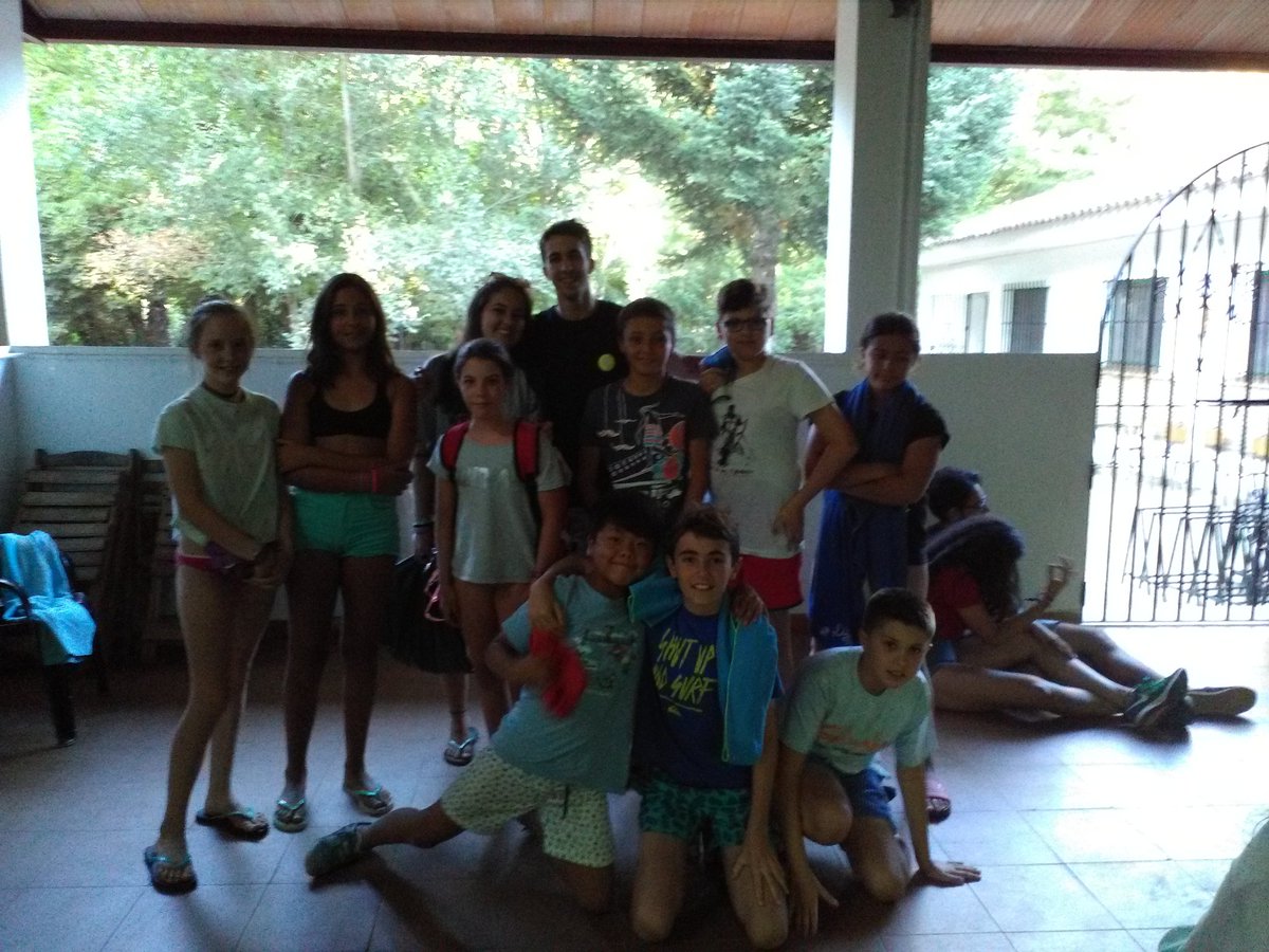 (1) Vaya emoción!! La zona3 comenzó ayer su #CampamentoDeLaAmistad , una Escuela de Caballeros para el reino de Lady Mariam y el Rey Chispón. Estos son los grupos de aprendices