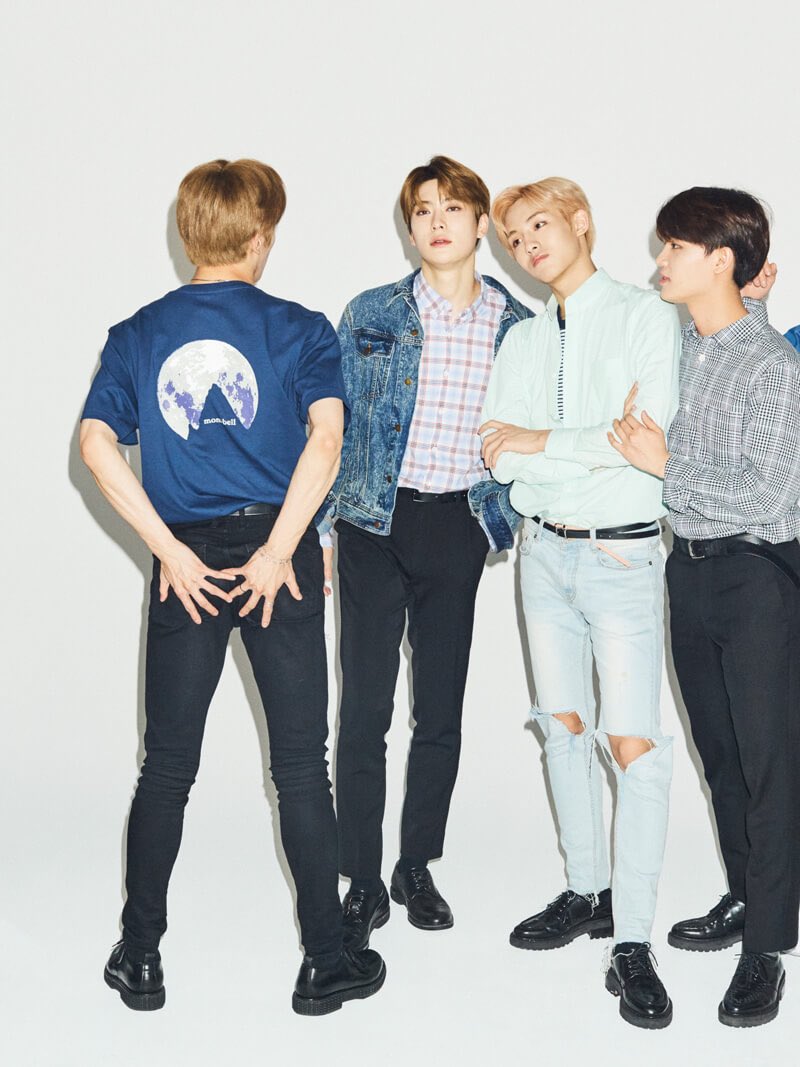 necutechs's tweet photo. is it because it's flat taeyong lee? 😂 #flatbooTY https://t.co/h5WtjUU94d
