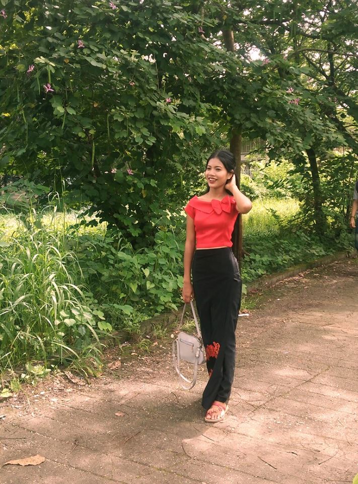 haymarn_tun's tweet photo. Girl in Red-Black. 💕
#Myanmar #Yangon #DagonUniversity #Snapshot #Girlinredblack #MyanmarTraditional #TraditionalClothing https://t.co/Jh73QvKwvP