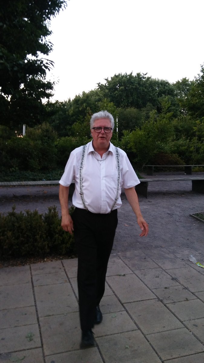 Ludo_Benninger's tweet photo. WIE VOLGT? 

Omdat @EchteVolgers mij volgen, volg ik @EchteVolgers ook weer terug. Ik volg je terug op #twitter #Facebook en op #Instragram Dat vindt ik nou leuk! Dank jullie wel nieuwe @EchteVolgers Leuk dat jullie erbij zijn gekomen...

Have Fun!
@Ludo_Benninger https://t.co/nwbmHpvLQa