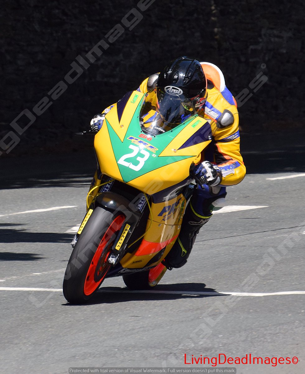 FireStallion666's tweet photo. #iomtt18 #lightweightrace 060618 #roadracing #brayhill #glencrutcheryroad #nikon @CraigNeve4 Barry Lee Evans George Spence Ian Lougher @MotofestIOMTT @LivingRoadRaces @ttscwebsite https://t.co/3McApgpVVr