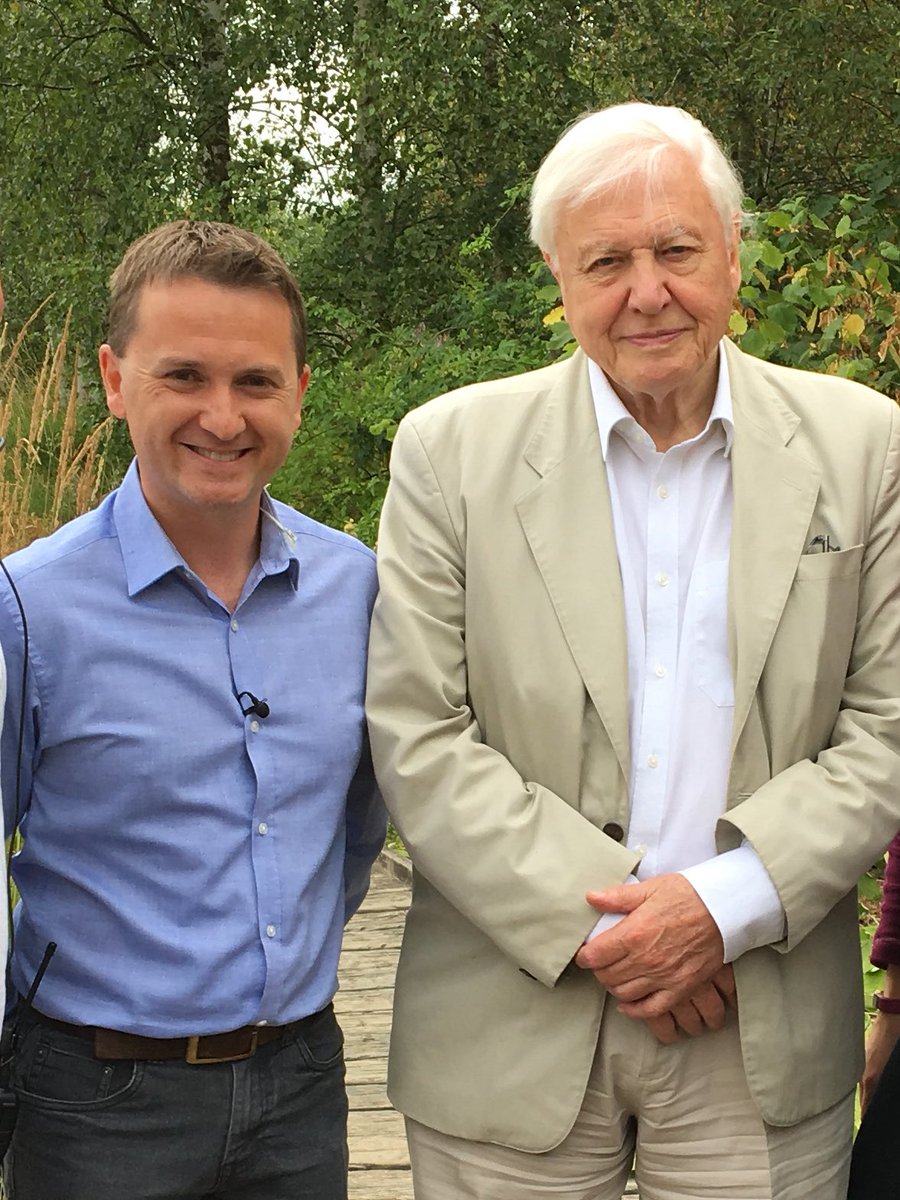 MetMattTaylor's tweet image. Okay ...now my life is made! Sir David Attenborough just got up and applauded me at the end of my forecast 😲