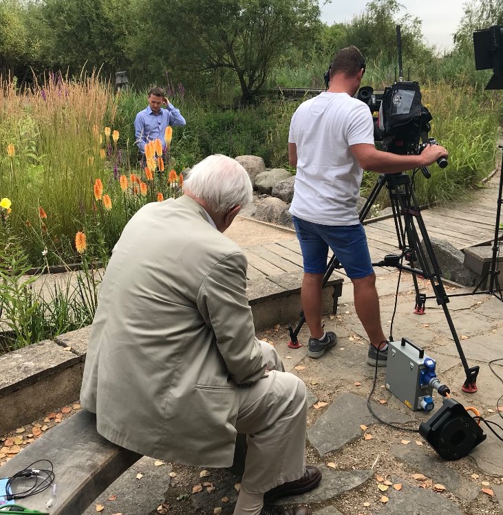 MetMattTaylor's tweet image. Okay ...now my life is made! Sir David Attenborough just got up and applauded me at the end of my forecast 😲