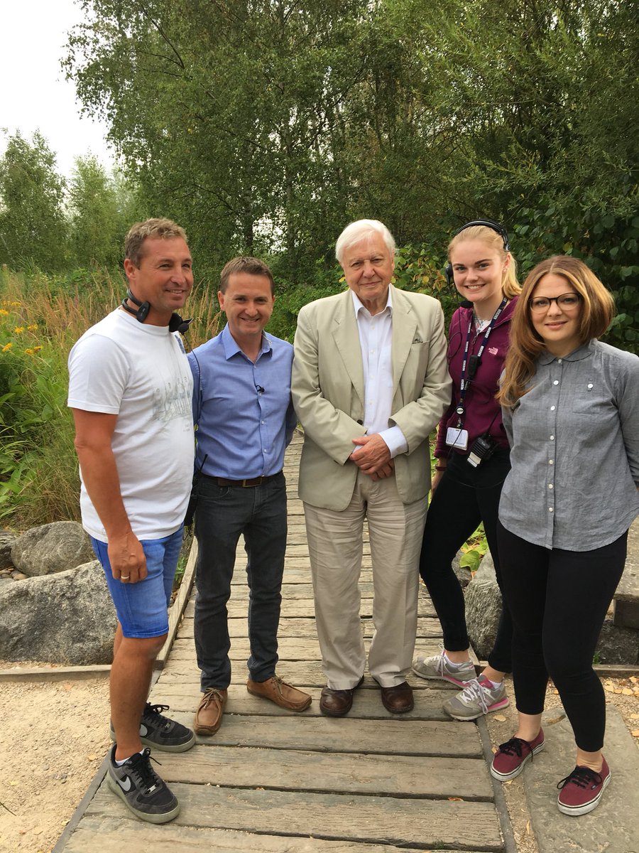 MetMattTaylor's tweet image. Okay ...now my life is made! Sir David Attenborough just got up and applauded me at the end of my forecast 😲