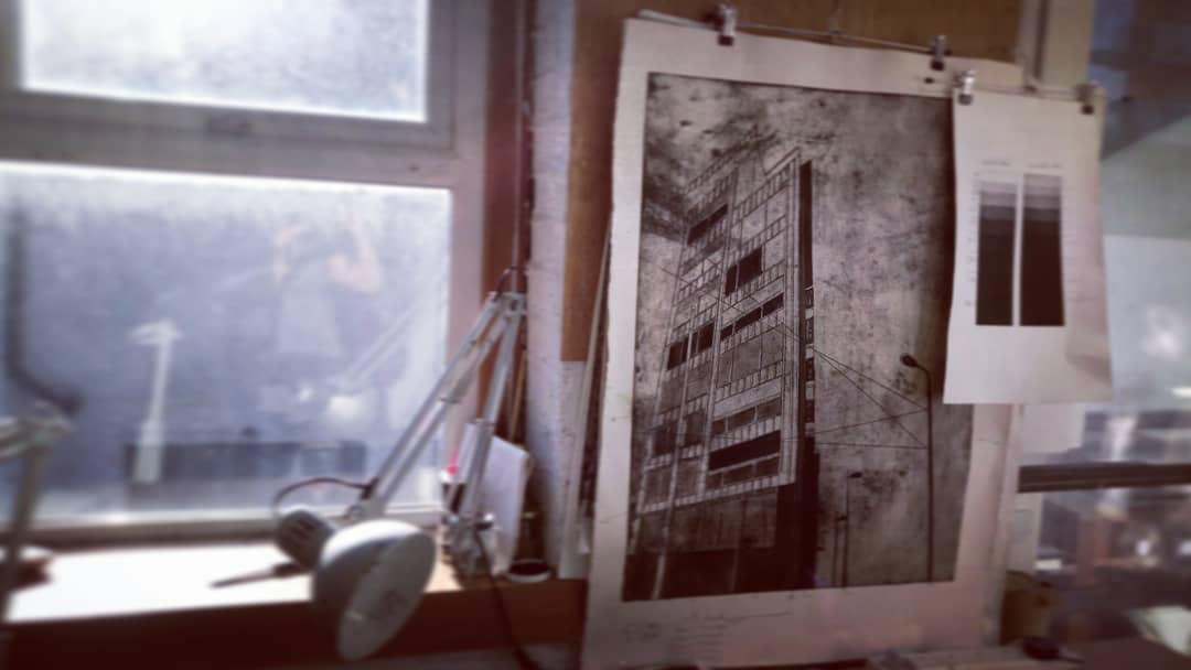 Lovely afternoon in the GSD Studio ❤ #printing #printmaking #intaglioetching #etchingprocess #print #bigplate #largeetching #studio #graphic #visualart #graphicstudiodublin #beautifulsunnyafternoon #vaidavarnagienefineart @ Dublin, Ireland