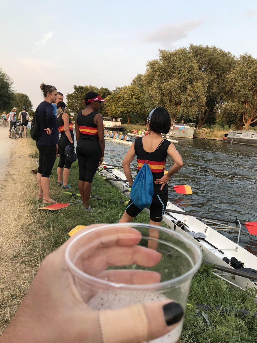 A consolation pint for the women at the <a href="/bumpsbeertree/">Bumps Beer Tree</a> after being bumped by <a href="/CityRC/">City of Cambridge Rowing Club</a> W6... fortunately one handed rowing is a required skill for a Raddy rower 😉 #townbumps