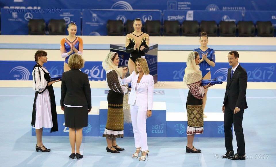 NADIA COMANECI - Página 2 DiiW7oIW0AQCzIx