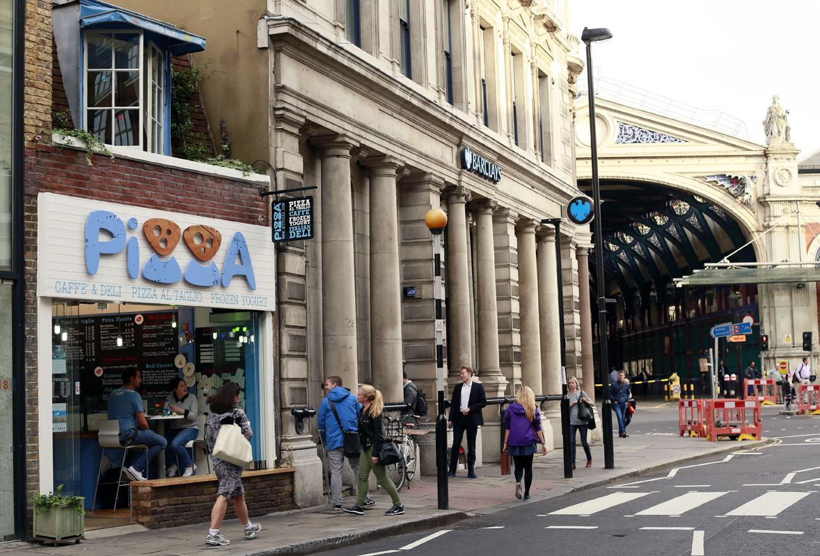 A slice of pizza right around the corner. Come into Pixxa of St. John St., London.

#pizza #love #pizzalover #pixxafan #romanpizza #stjohnst #london #barbican #barbicanstation #barbicancentre #fabriclondon #fabricclub