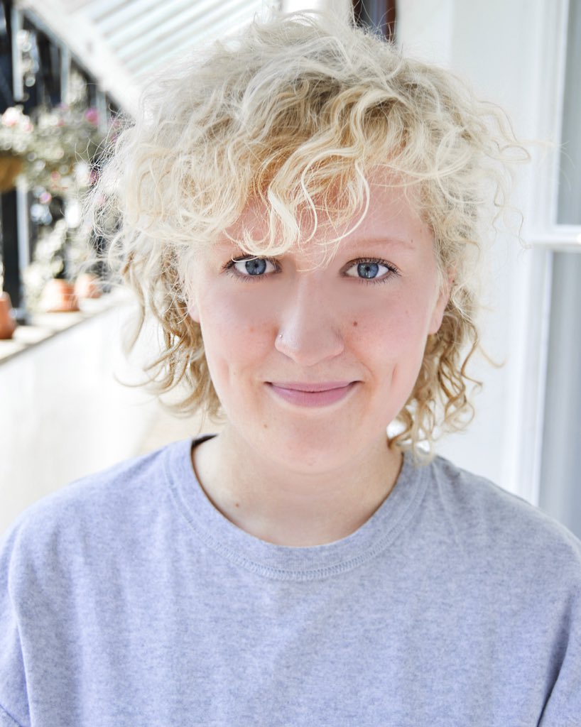 NEED HEADSHOTS? 
•
I offer a fun and friendly service with refreshments around #strawberryhill southwest LDN!
•
Student/graduate package:£80
•
Standard package: £100
•
Full monty (headshots+full lengths) £150
•
VISIT jodiedaveycreates.com for the booking page!
X