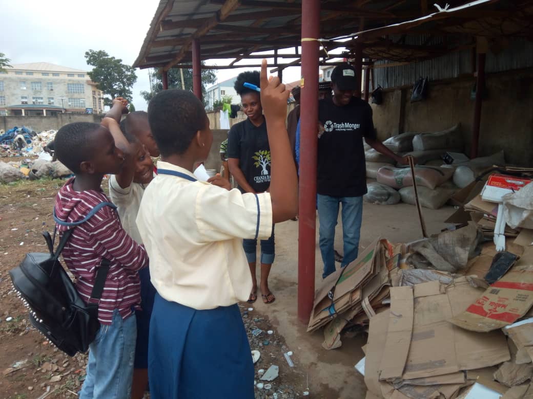 DevTrainNg's tweet image. Environment Ambassadors from Suzz Tender School Gwagwalada visited @ChanjaDattiLtd to learn about #WasteManagement &amp;amp; #RecyclingProcess
#BeatPlasticPollutionChallenge
@ClimateWed @EU_ENV @AgroNatureNig @environewsng @NESREANigeria @dppui2017 @FMEnvng @SustyVibes @tyen_nigeria @env