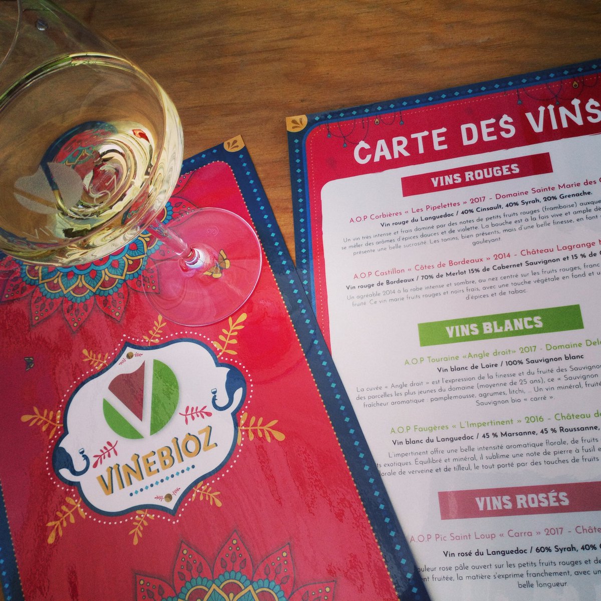 Vinebioz's tweet photo. #charrues18 #vieillescharrues #vip #vinsbio #plaisir #partage #festival #musique https://t.co/KqxCIxXnch