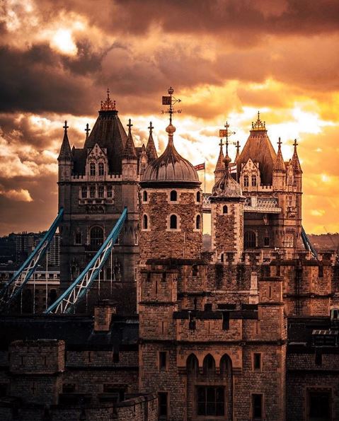 #PalacePhoto! Our favourite photo this week captures the <a href="/TowerofLondon/">The Tower of London</a> with our neighbour <a href="/TowerBridge/">Tower Bridge</a> basking in the sun. Thanks to lenscape_artist on Instagram for the photo and everyone else who tagged a picture of the palaces this week!