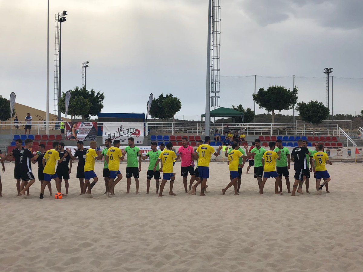 Debut con derrota en la fase final de la Liga Nacional de Fútbol Playa !!

Barbate F.P. 4 - 5 Cádiz Sotelo F.P.

Esta tarde a las 17:00h segundo partido de la fase de grupos frente al Playas de Mazarrón !!