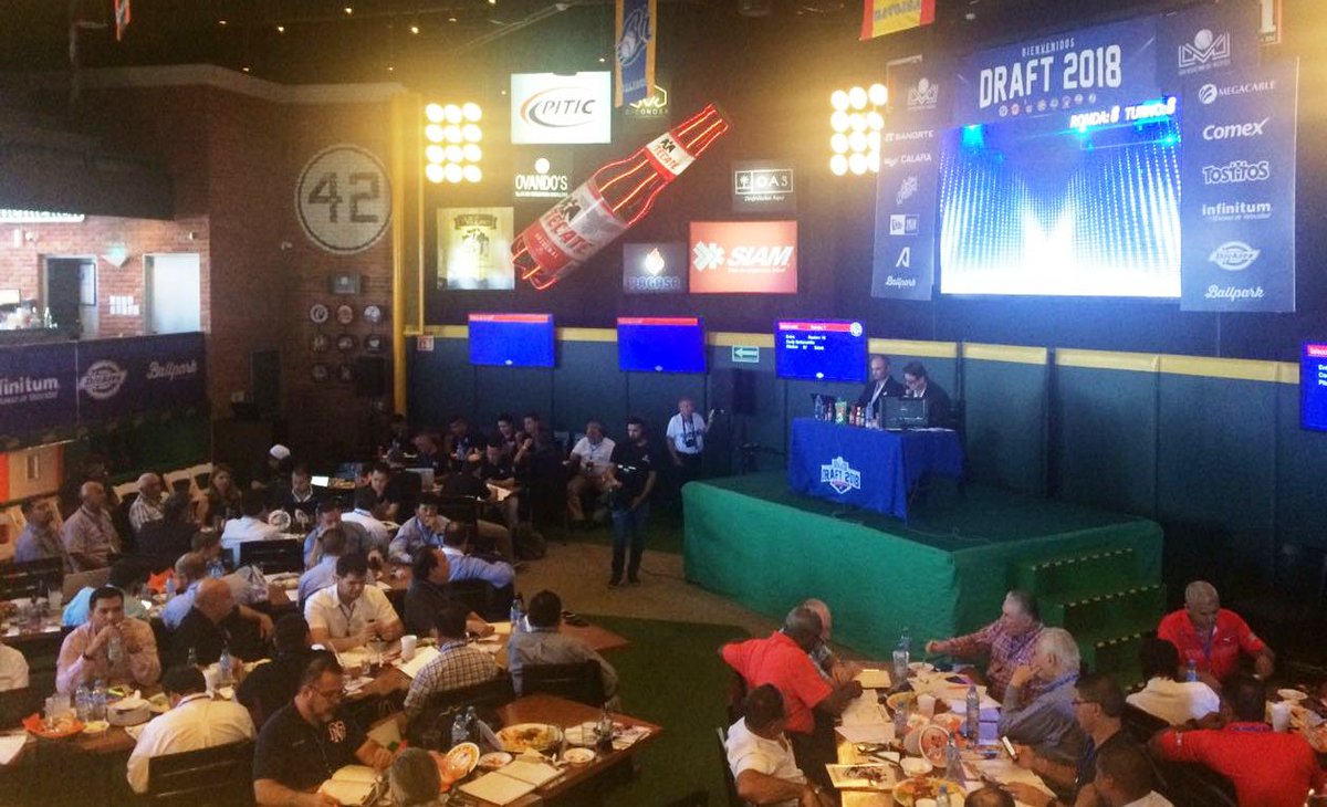 GradaNorteMX's tweet photo. ⚾️¡Todo sobre el #DraftLMP2018! ⚾️
¡Cómo se reforzaron las novenas #sonorenses para la próxima campaña de la @LMPbeisbol! ⚾️💥
@ClubNaranjeros ⚾️@yaquis_oficial ⚾️@OficialMayos
👉🏽 https://t.co/VB7gGPyXRZ https://t.co/gsVUUKYCHe