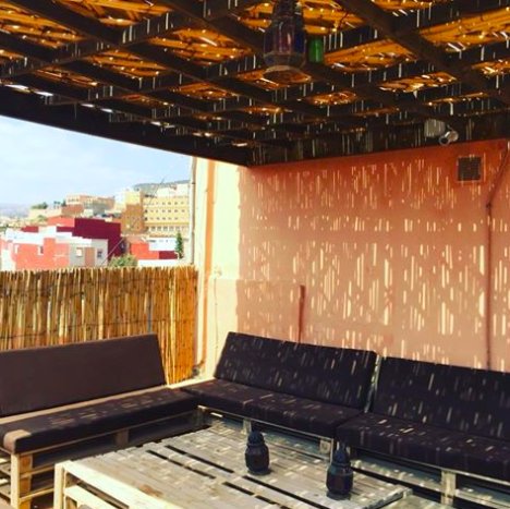 ShakaSurfMoroc's tweet photo. * R O O F T O P * H A N G S * Just one of the beautiful shaded chill spots at the surf riad ~ #surfriad #surflife #surfcamp #blueskies #postsurf #surfsessions #mountains #rooftop #chill #relax - https://t.co/PnsC2kXXPZ https://t.co/ul2xSSOkGb