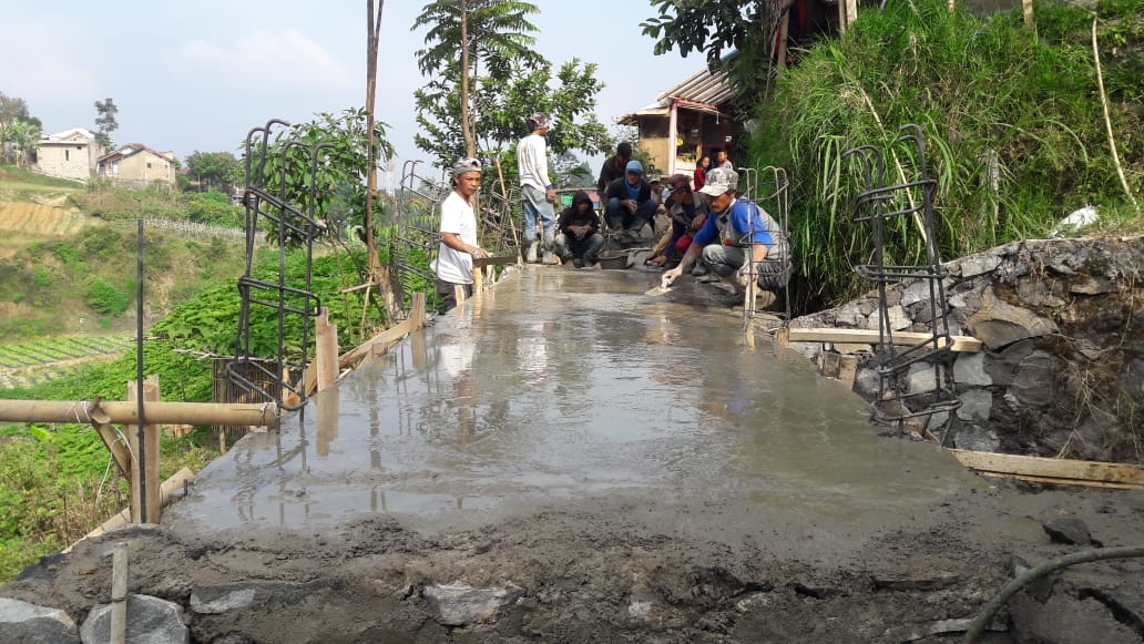 Pembangunan Jembatan Desa Jayagiri Desa maju warga sejahtera
#PadatKaryaTunai 
<a href="/jokowi/">Joko Widodo</a> 
<a href="/EkoSandjojo/">Eko P. Sandjojo</a> 
<a href="/taufikmadjid71/">IG : taufik.madjid</a> 
<a href="/KemenDesa/">Fast Track Travel</a> 
<a href="/P3MD_KBB/">P3MD Bandung Barat</a>