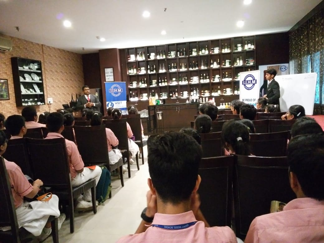 apoorvbawa's tweet photo. @IIHMHOTELSCHOOL #MyIIHM #Students #HospitalityIndustry #HospitalityRocks #Workshop of #HappyModelSchool at #IIHM #Delhi #Excitement #curosity #exposure @subornobose @AADirIIHMDELHI @ChefDR76 @chefAmit006 https://t.co/jU2TNhxvNl