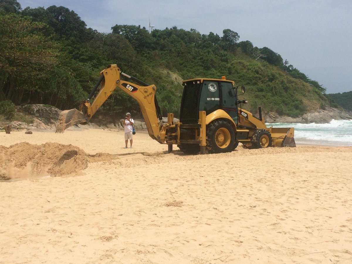 ขุดร่องน้ำหาดในหานเชื่อมทะเลดักจระเข้เข้าฝั่ง ขุดร่องน้ำหาดในหานเชื่อมทะเลดักจระเข้เข้าฝั่ง