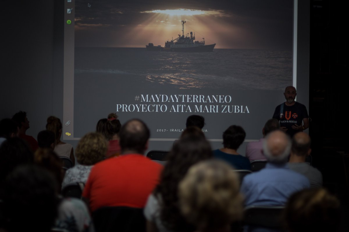 GalernaStudio's tweet photo. El miercoles presentamos "Zuk", un documental de @unaxblanco en Galerna con lleno total. Gracias a las personas que os acercasteis. con el dinero recaudado, hemos conseguido 10 millas más para que #AitaMari pueda navegar en defensa de los DDHH. https://t.co/8xvWggiAXE