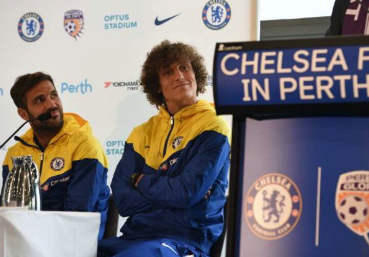 ChelseaFansBra's tweet photo. David Luiz, Cesc Fàbregas e Maurizio Sarri falaram com a imprensa em Perth #CFCTour https://t.co/rDCkp5ImSd