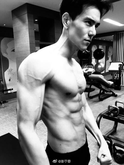fonpini1's tweet photo. ไม่ไหว หัวใจอ่อนเพลีย เพลียกับเส้นเลือด #พุ่ง #eddiepeng #yuyanpeng #彭于晏 https://t.co/te8tRQTh22