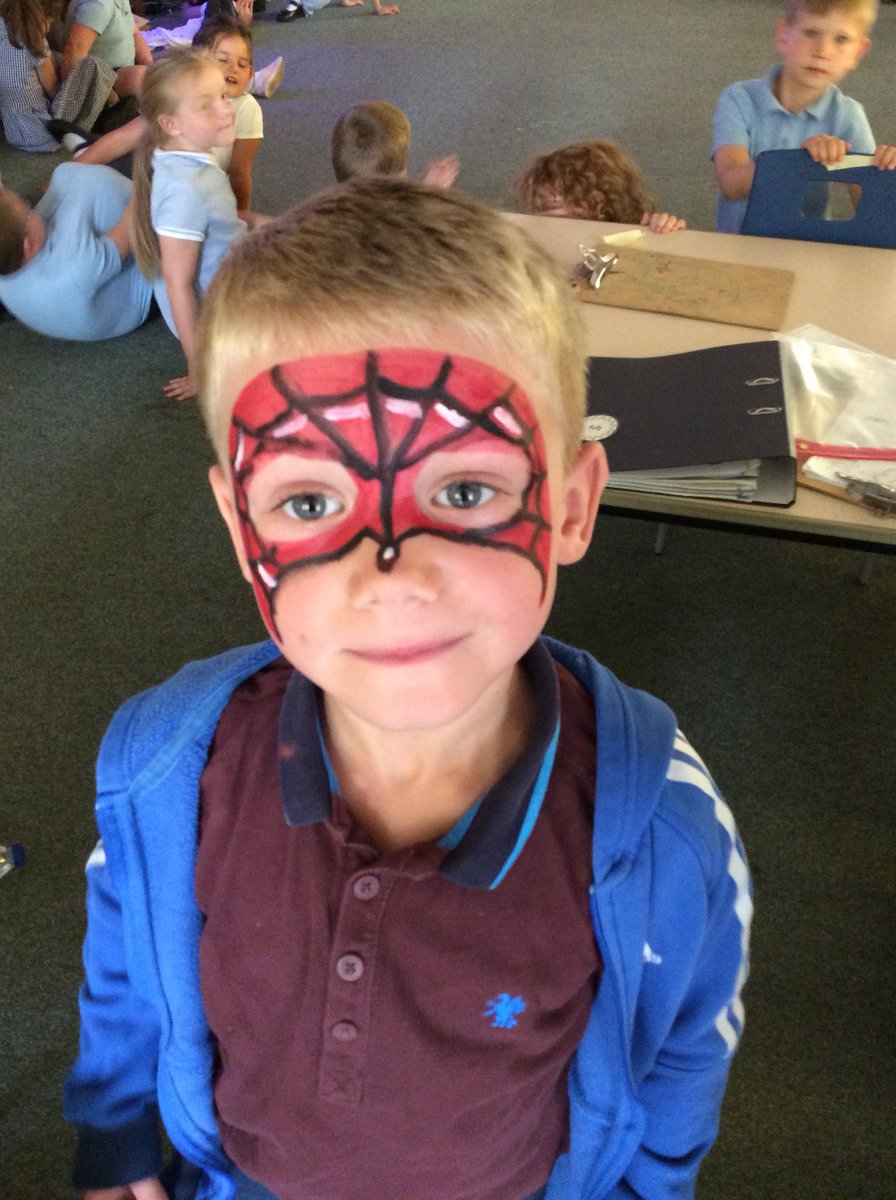 Griff_Y2's tweet photo. The face painting has started! https://t.co/Zclpxt4Spu