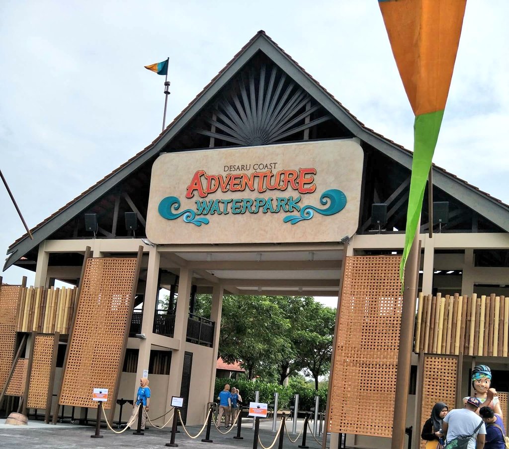 ezadhfizy_'s tweet photo. Latest theme park opening in Malaysia, Desaru Coast Adventure Waterpark @ Desaru Coast, Kota Tinggi is now open for public.. 🤗🏊🎢🌴

• one of world's biggest waterparks
• more than 17 rides
• largest wave pool in Southeast Asia 
• first water coaster in the region 🎢 https://t.co/3VEu9CG8KR