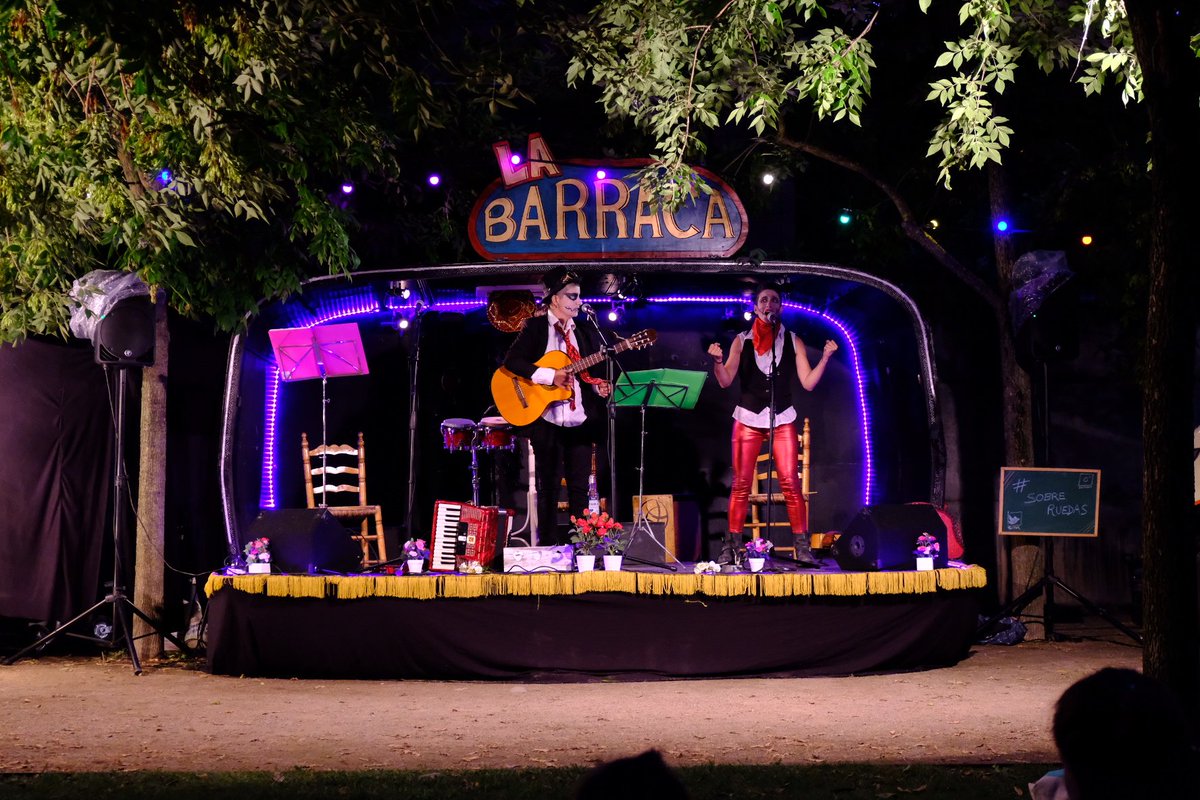 Festusfestival's tweet photo. Una de les coses més boniques del FESTUS és omplir d'art i de vida diferents espais de la via pública de Torelló. Gràcies per ser-hi un any més! #FESTUS18 https://t.co/ujNg7cccVC