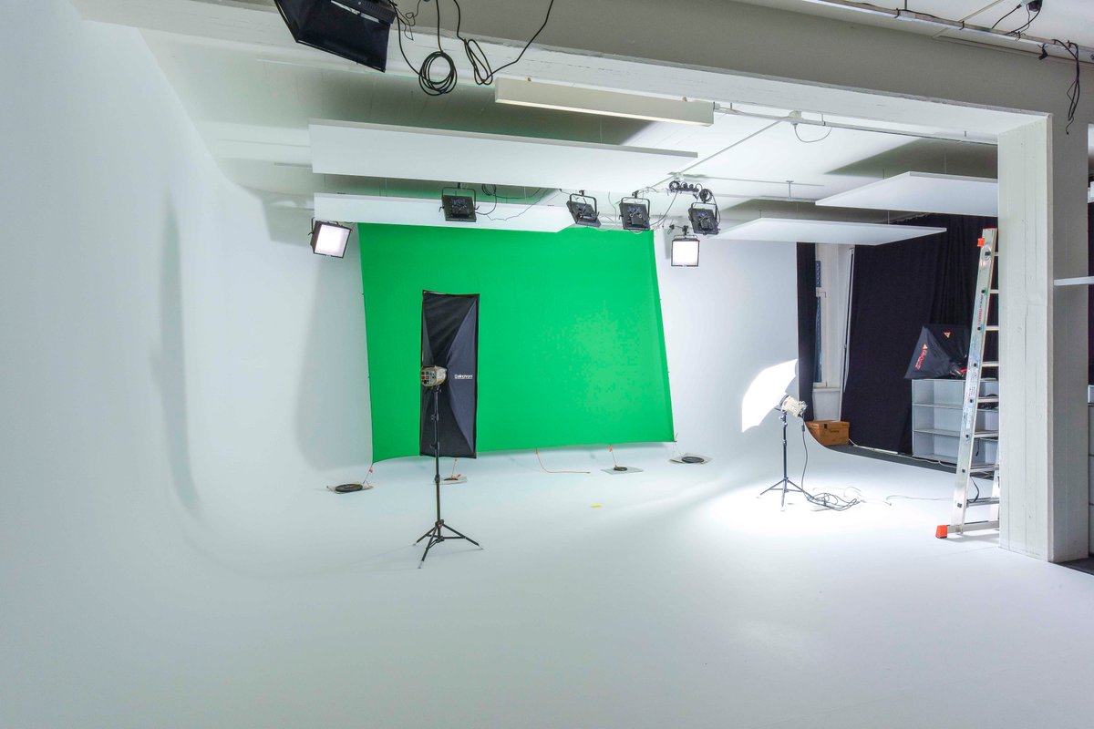 Professionell abgelichtet! Unser Fotostudio in Zürich Wipkingen steht zur Vermietung bereit und freut sich auf spannende Projekte. Interessiert? nsgroup.ch/de/fotostudio-…