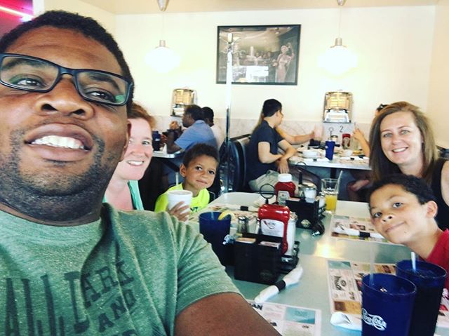 piftoday's tweet photo. #PayitForward at #Thediner #Washington #DC . This picture was taken just before some random stranger paid our entire bill at the diner! 
 https://t.co/S8IAA3YowK https://t.co/7KIkoJUV3F
