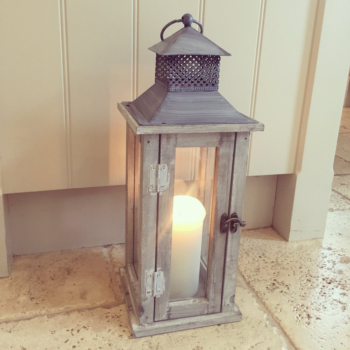 Inside or alfresco, our India Lanterns are the perfect addition to your living space.
#twowillows #homedecor #interiordesign #hygge #interiors #scandi #nordic #french #englishcountry #styling #interiors123 #homeinspo #frenchgrey #summerstyling #frenchgrey #alfrescoliving #lantern