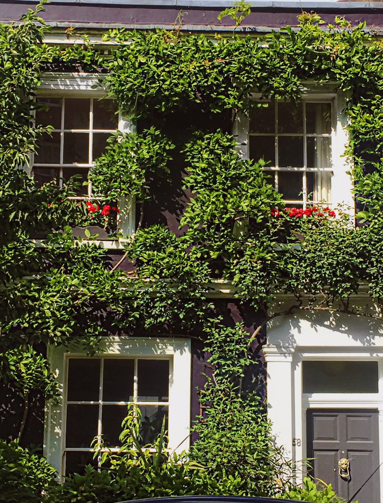Anne_actor's tweet image. Casa mais Fofa em Notting hill! O verao finalmente Chegou em Londres! #londres #viagem #englaterra #turista #nottinghill