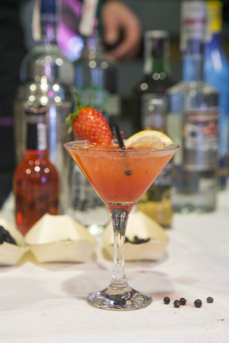 FFGCatering's tweet image. Tarde de #Cócteles en el evento de ayer. Si quieres dar 1 toque de color y diversión a tus eventos, contáctenos
#catering #cateringmadrid #catering2018 #cateringservice #madrid #foodie #foodaddict #foodlover #foodpic #foodphoto #drink #coctel #gastronomia #FelizFinde #ffgcatering