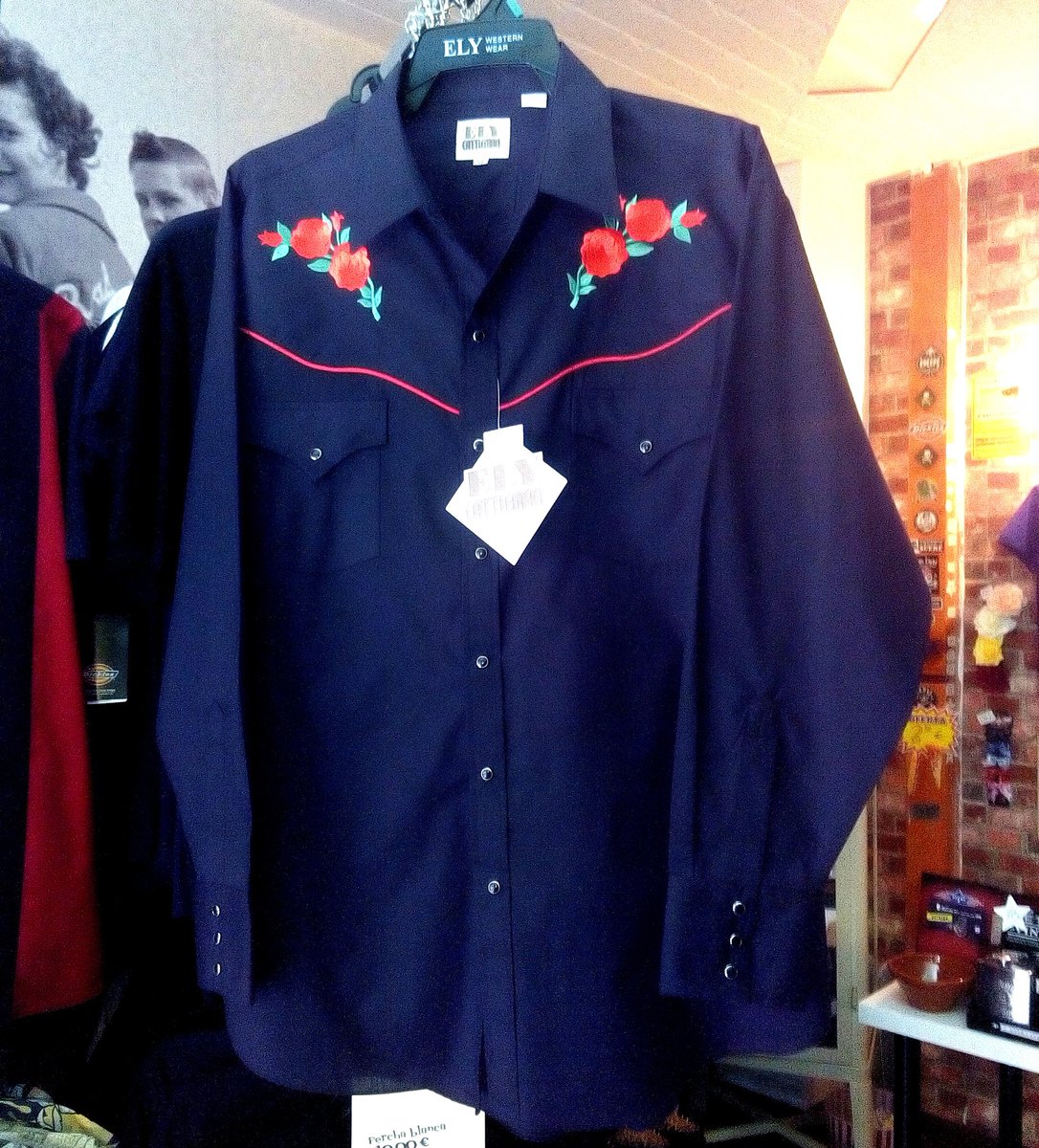 Maldición triple Comenzar Rocket Carabanchel on Twitter: "🤠 Nos están llegando nuevas camisas  western, y esta particularmente nos encanta: Red Rose, de la marca Ely  &amp; Walker Cattleman +info: https://t.co/uXZBQGdyho #Western #Country  #Cowboy #Rockabilly #Madrid #