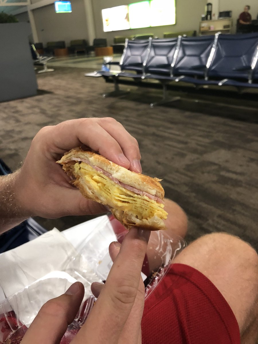 alyssaivanson's tweet photo. Ham, egg and CHEEEEEEESE sandwich! 🧀🧀 #17slicesofcheese p https://t.co/sme9u0Pxyh