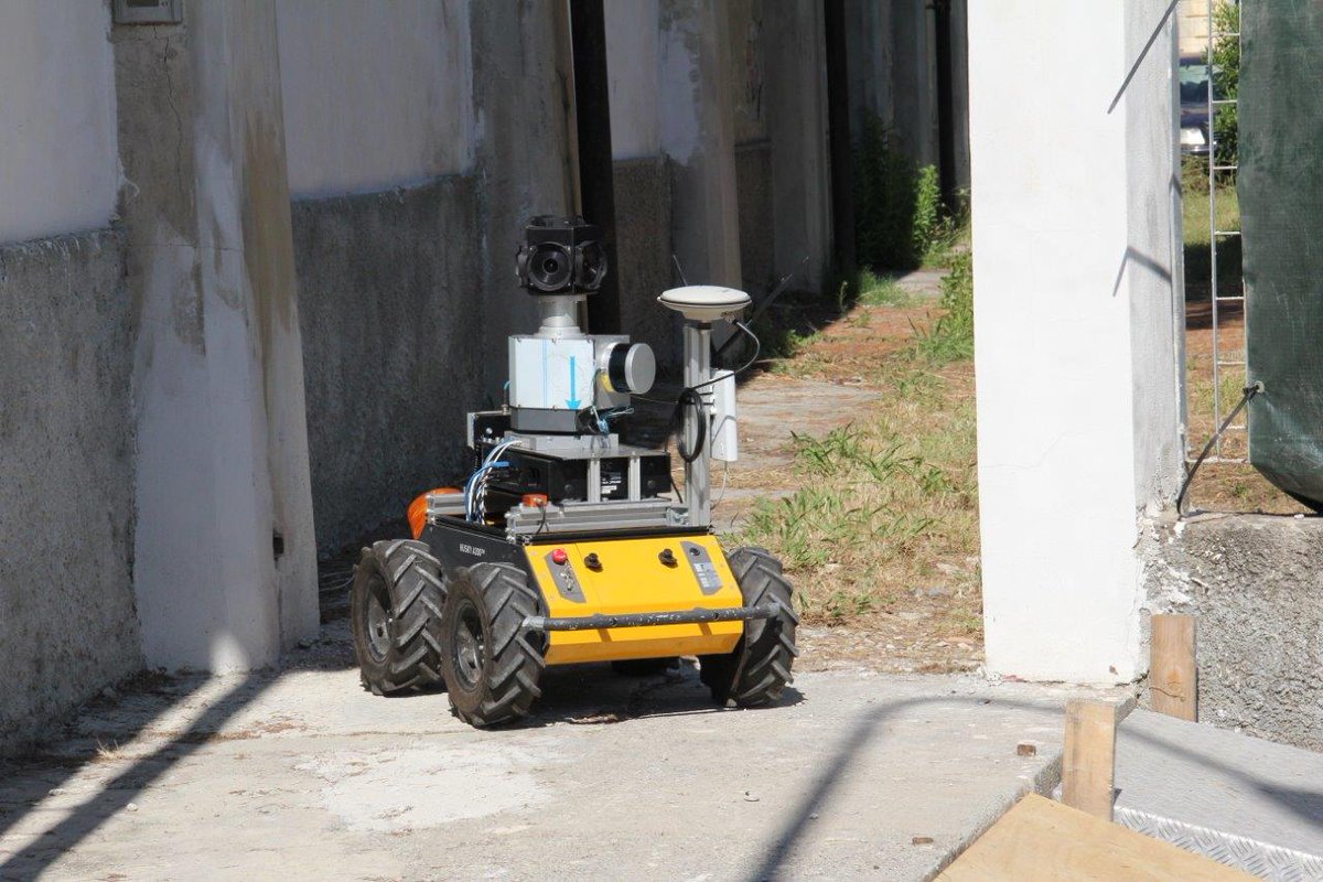 ERLrobotleague's tweet photo. Teams and their robots are ready for searching and rescuing workers. Looking forward to seeing their performances! #Day2 #ERLemergency2018 #LaSpezia #CMRE #roboticscompetition #outdoors #robots4good @RoboticsEU @SPARCrobotics  #AUV #UGV #disasterresponse https://t.co/1JLW2FN9Jv