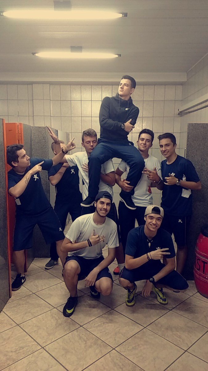meneguzzimgzz's tweet photo. QUE SAUDADE DO MEU TERCEIRAAAAAAAAAAAOOOOOOOOOOOOOOO MEU DEUS EU AMO VOCÊS DEMAIS https://t.co/dYUyL7uVsr