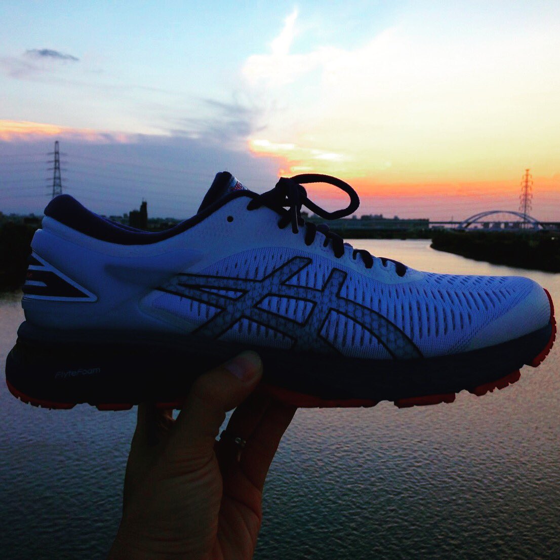 sato_shunta's tweet photo. いい時間…
同じ夕空はないから一日一日が大事。

#KAYANO25 #SUNSET #ARAKAWA #HOT #running #mycours https://t.co/8hwadCWOY5