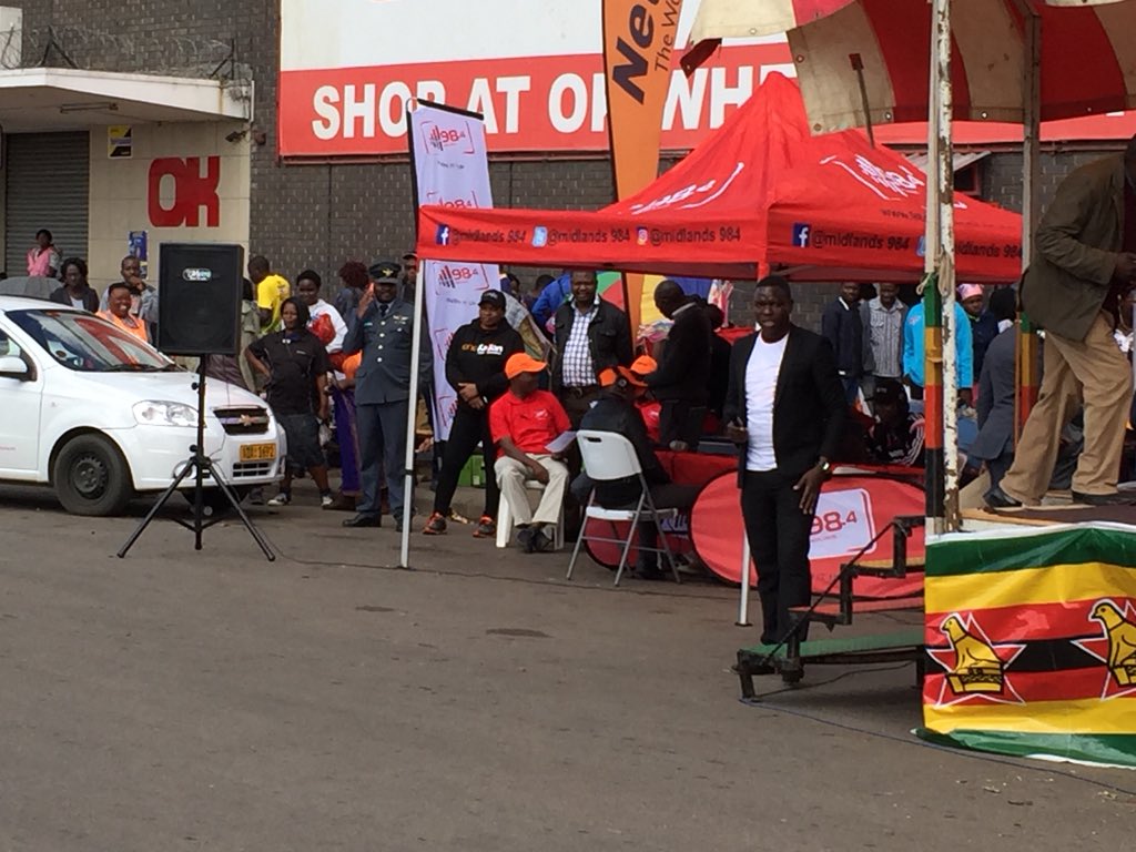 NetOneCellular's tweet photo. @Midlands984 broadcasting live from Gweru at the Chapungu and @NetOneCellular Community engagement event,
#CommunityMarch #TheWorldInOne https://t.co/5JoGYOBgMQ