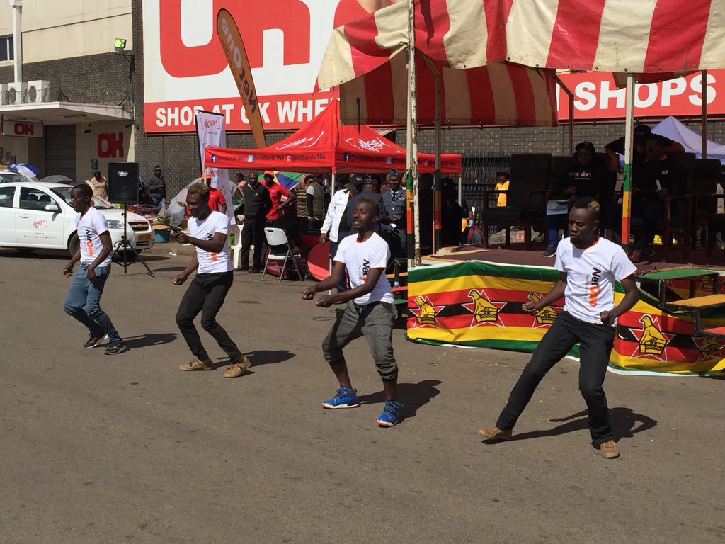 NetOneCellular's tweet photo. @Midlands984 broadcasting live from Gweru at the Chapungu and @NetOneCellular Community engagement event,
#CommunityMarch #TheWorldInOne https://t.co/5JoGYOBgMQ