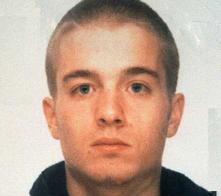 AELMurcia's tweet photo. #Italia | Hoy hace 17 años era asesinado por la policía el joven Carlo Guliani en las protestas contra el G8 en Génova. https://t.co/HKGVs5oJUa