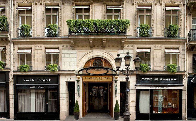 BrabbuContract's tweet photo. PARK HYATT PARIS-VENDÔME - The Most Visually Stunning Contemporary Luxury Hotel In Paris
-
https://t.co/wvMCRux7jk
-
#brabbucontract #ParkHyattParisVendôme #stylishhotelinParis #5starhotel #classicdesign #majesticParisianHotel #hospitality #hospitalityinteriordesign https://t.co/6OUnIIlN61