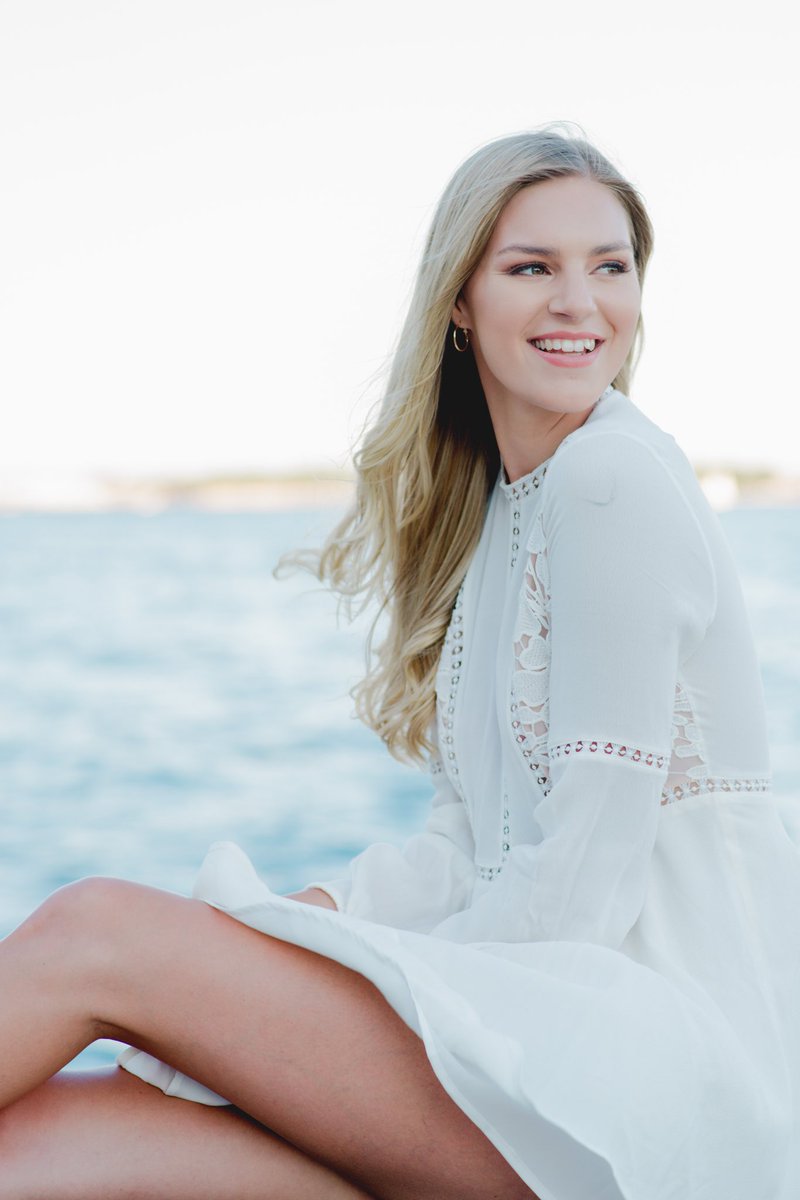 Toronto influencer? Spend a day in the city being photographed by <a href="/justjennyjay/">Jenny Jay</a> — we swear it’s worth it. 

// Photos of the stunning Kate Taylor //