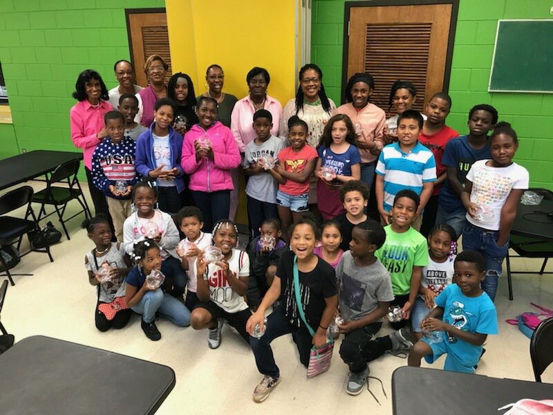 CygnusAM's tweet photo. At Cygnus, we are always looking to the future.  For more than 60-years Zeta Mu Omega Chapter of Alpha Kappa Alpha Sorority, Inc has served Gaston County. Here this forward thinking Sorority w/ Denise Avery met with some young investors.  @akagastonia  #deniseaveryrocks @cygnusam https://t.co/65G39ULeDa