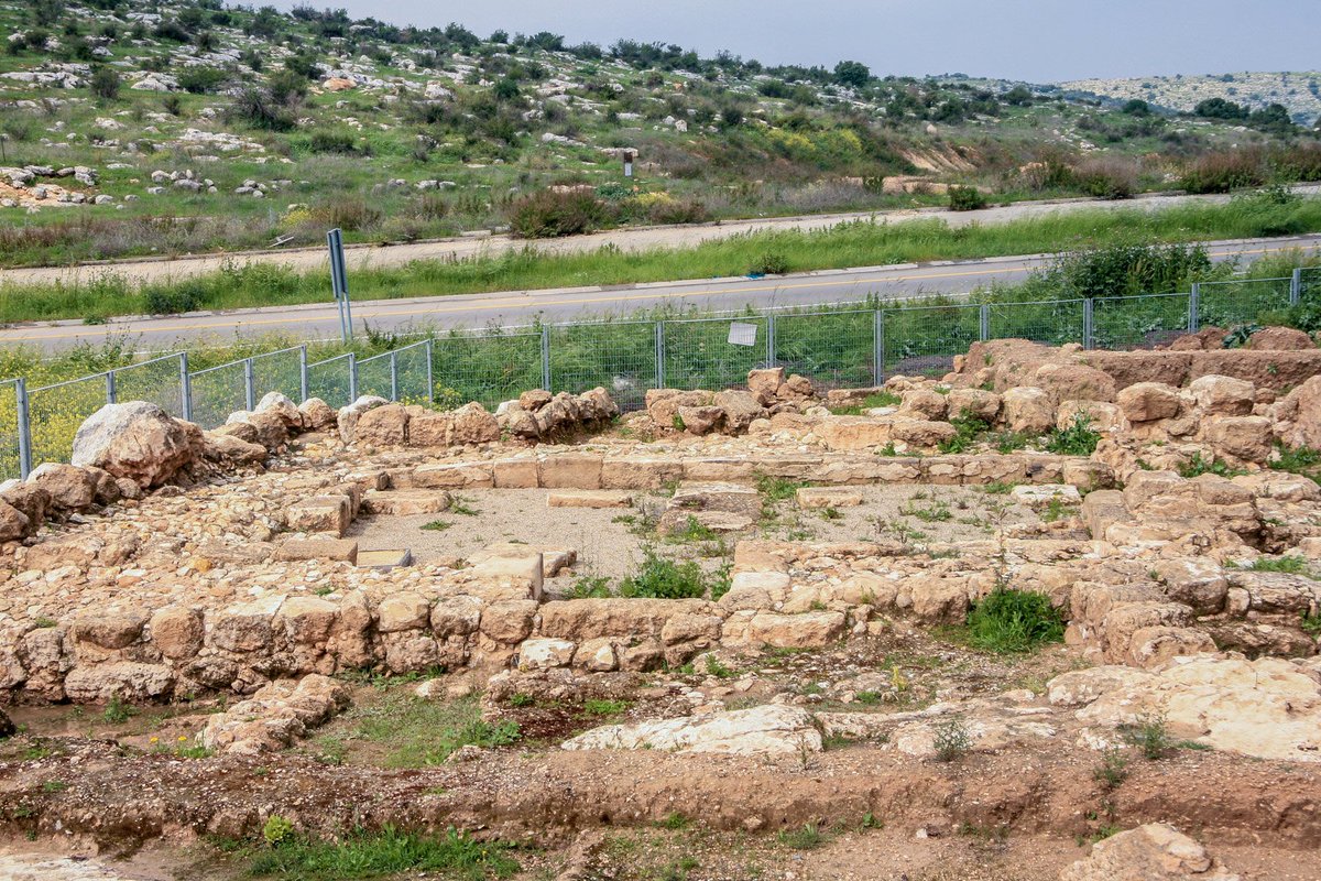 go2Carl's tweet image. Oldest #Synagogue in Israel? near #Modiin - from reign of HerodTheGreat (37–4 BCE)  And under it there are two older structures!  From the time of the #Maccabees?  holylandphotos.wordpress.com/2017/12/11/the…