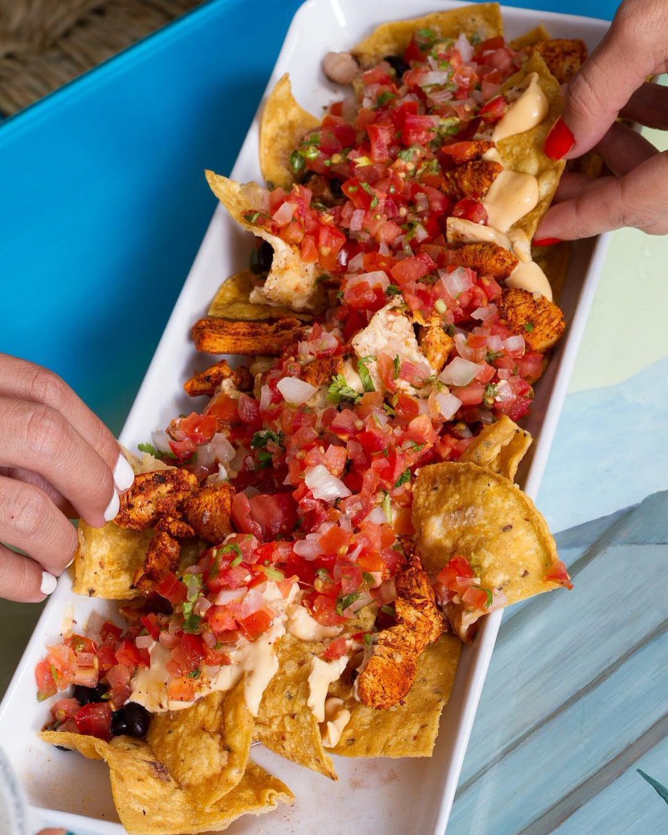 AgaveRest's tweet image. Es #Viernes y los nachos frontera lo saben.😉