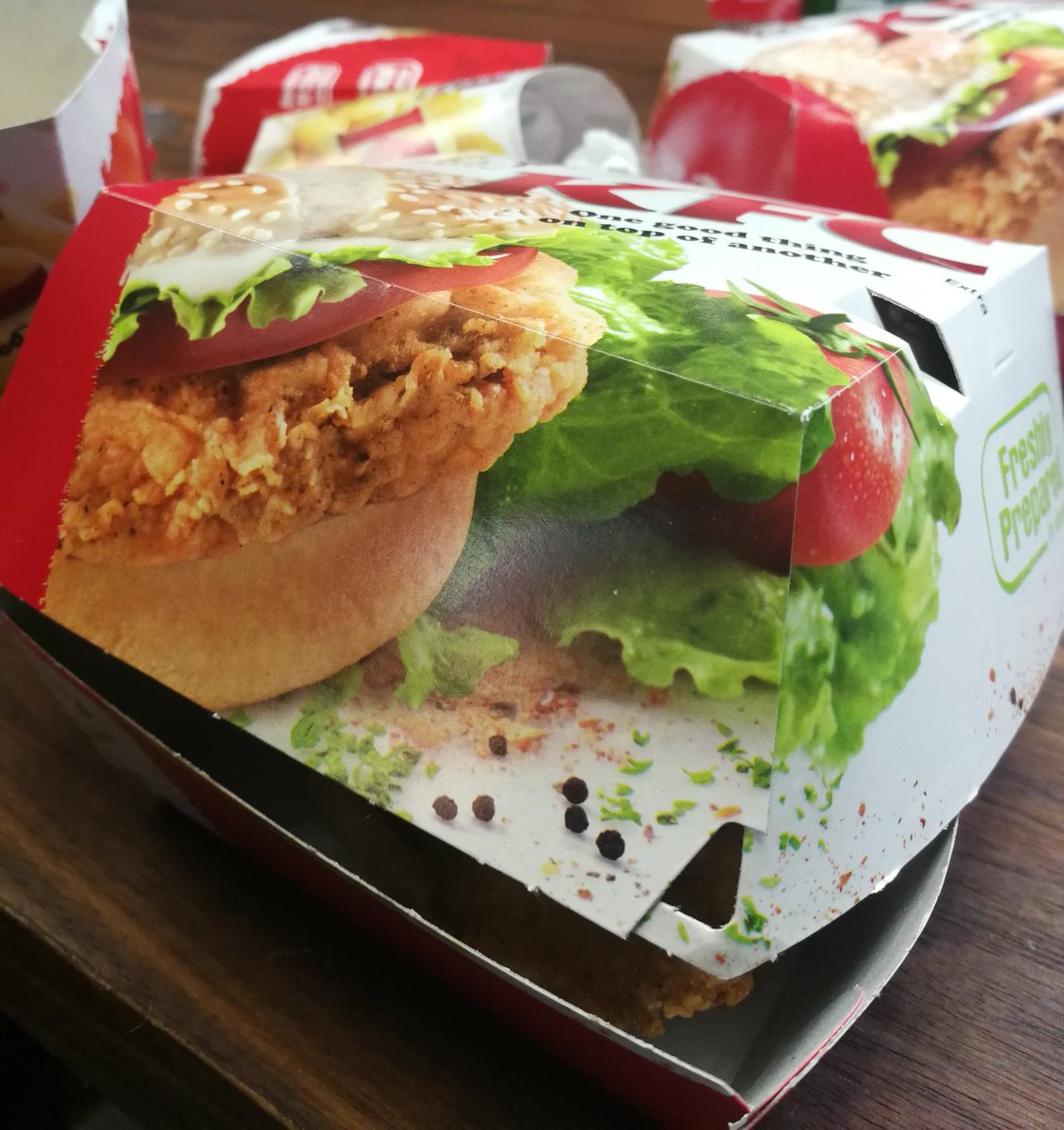 MajestyMagSA's tweet photo. Heard @KFCSA has some tasty new #DoubleColonelBurger 😋 It's BIIIIIGGGG!! Have you tasted it yet? #DoubleColonel https://t.co/SWNbBlkuUw